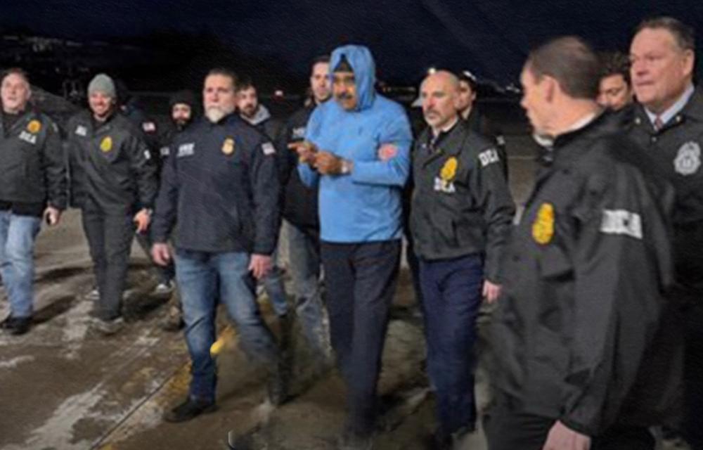 ساتی گەیشتنی نیکۆلاس مادۆرۆی سەرۆکی ڤەنزوێلا بە دەستبەندەوە بۆ نیویۆرک