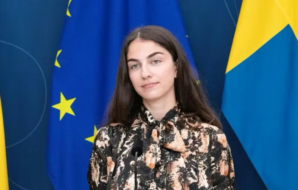 وەزیرێکی سویدی بە ڕەچەڵەک ئێرانی هەموو ڕۆژێک کاتژمێر ٣ی بەیانی لە خەو هەڵدەستم، پێشبینی کۆتایی هاتنی دیکتاتۆریەت دەکەم.